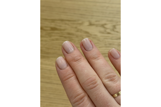Essie to the Rescue to najlepsza odżywka do paznokci po hybrydzie