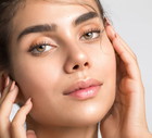 Sephora znacząco przeceniła rozświetlający podkład od Charlotte