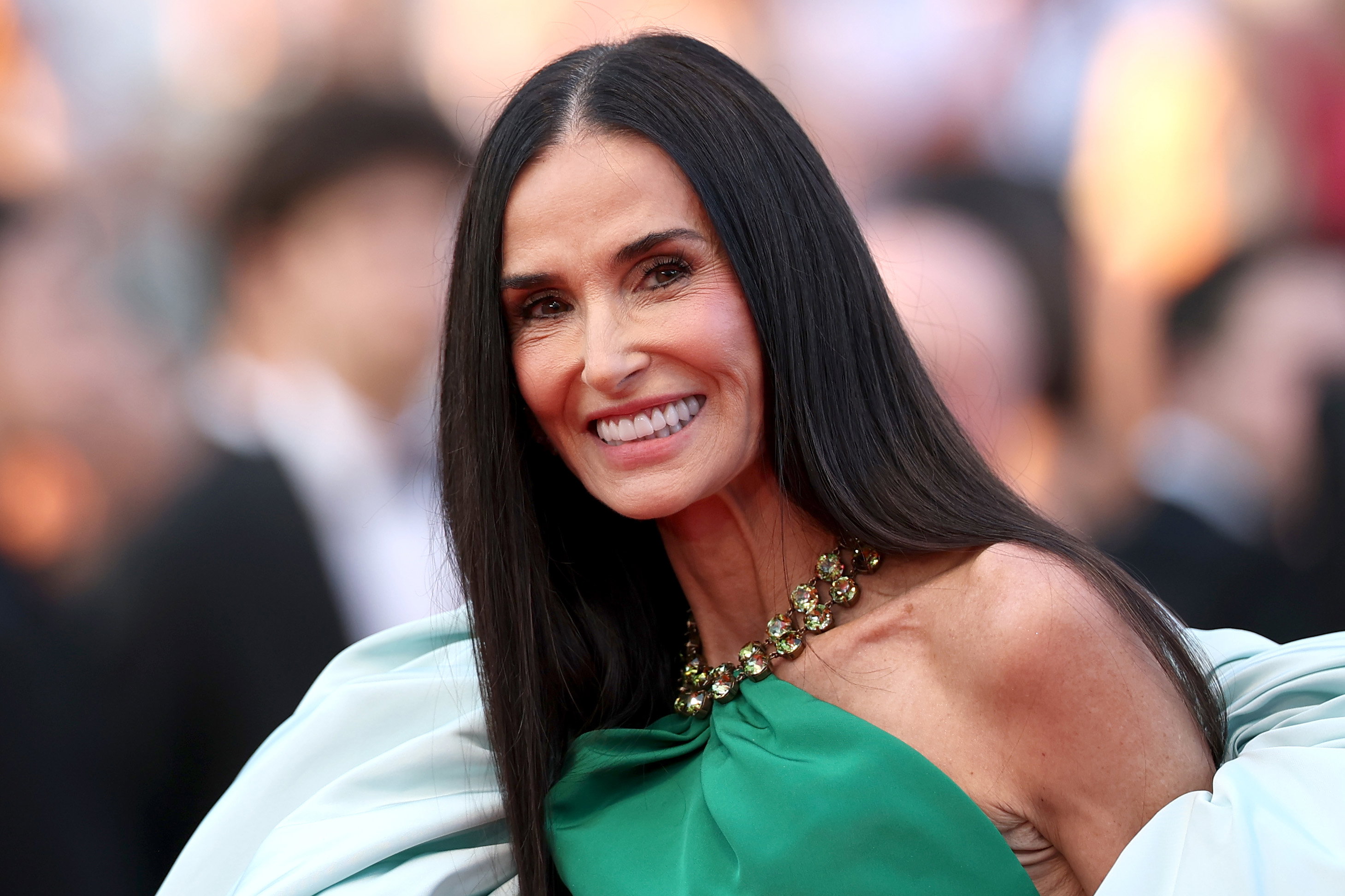 Serum do włosów, którego używa Demi Moore