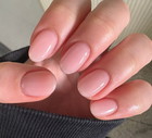Mochi pink manicure wyglądają jak naturalna płytka tylko lepiej