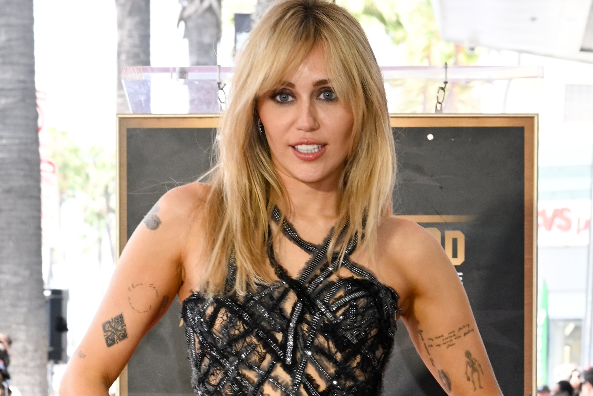 Drogeryjny podkład do twarzy Miley Cyrus
