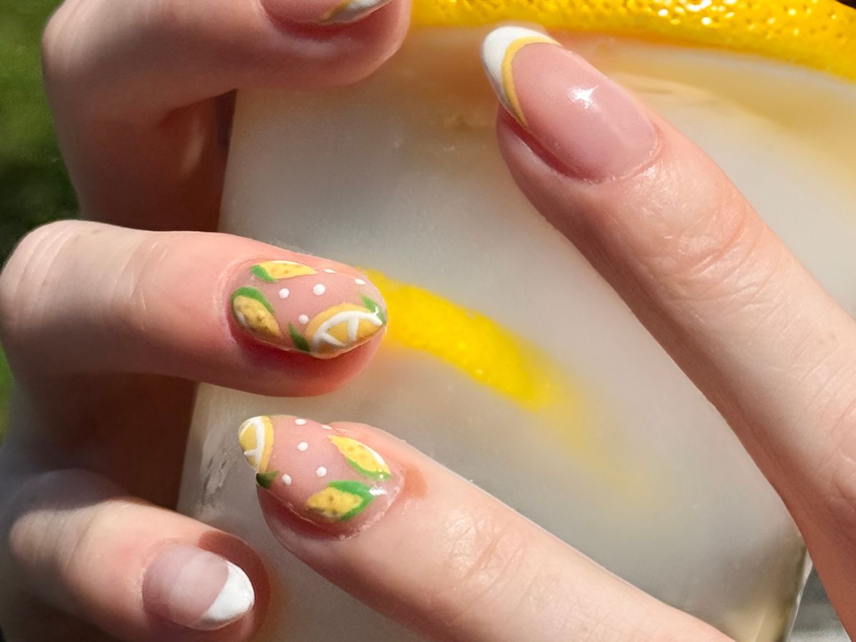 Cytrynowy manicure zepchnął maślane paznokcie z podium