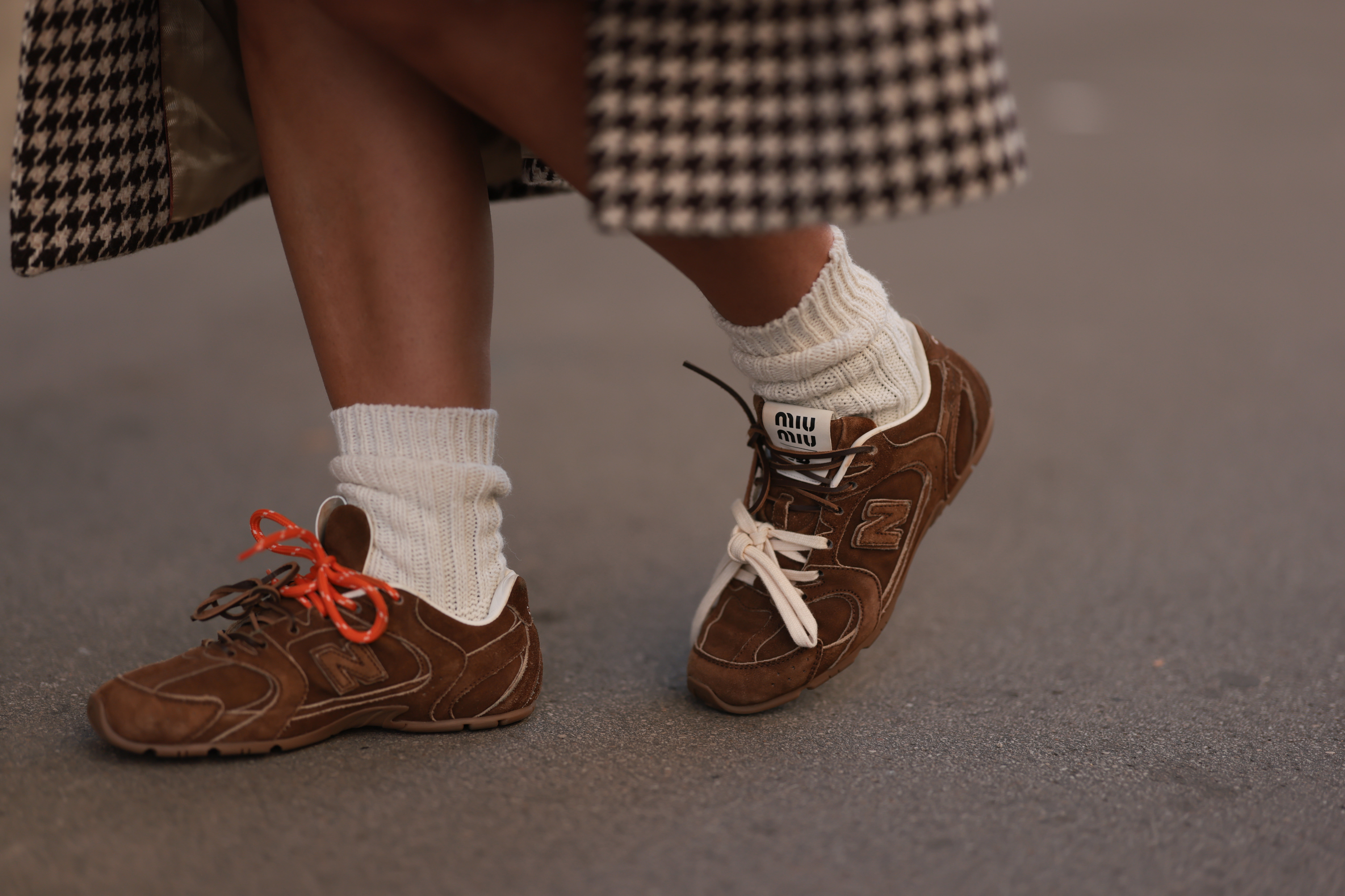 zamszowe sneakersy