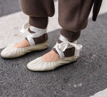Sportowe balerinki w stylu balletcore