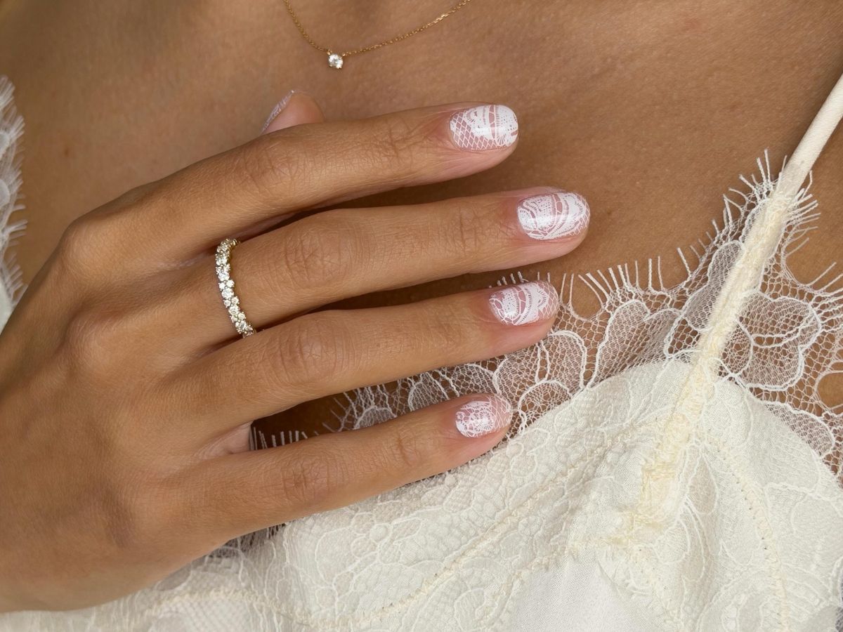lace manicure