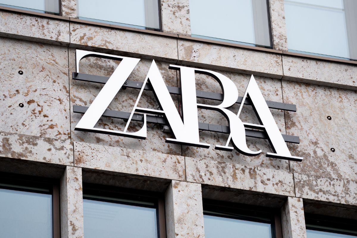 burgundowa midi na jesień 2026 Zara
