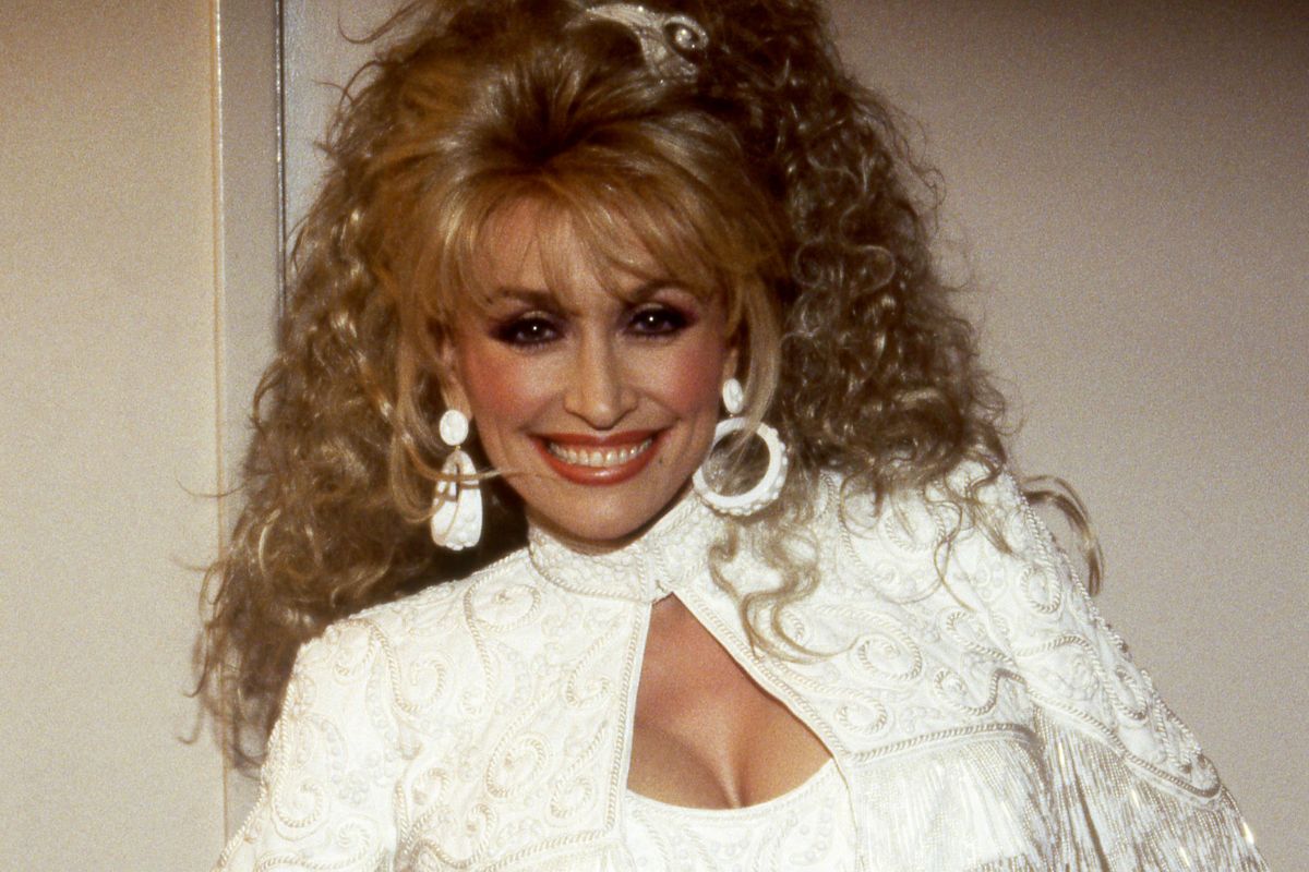 11 ikonicznych stylizacji Dolly Parton