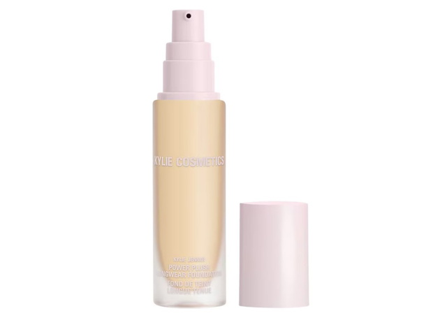 podkład Power Plush od Kylie Cosmetics