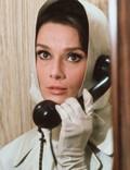 trencz w stylu Audrey Hepburn