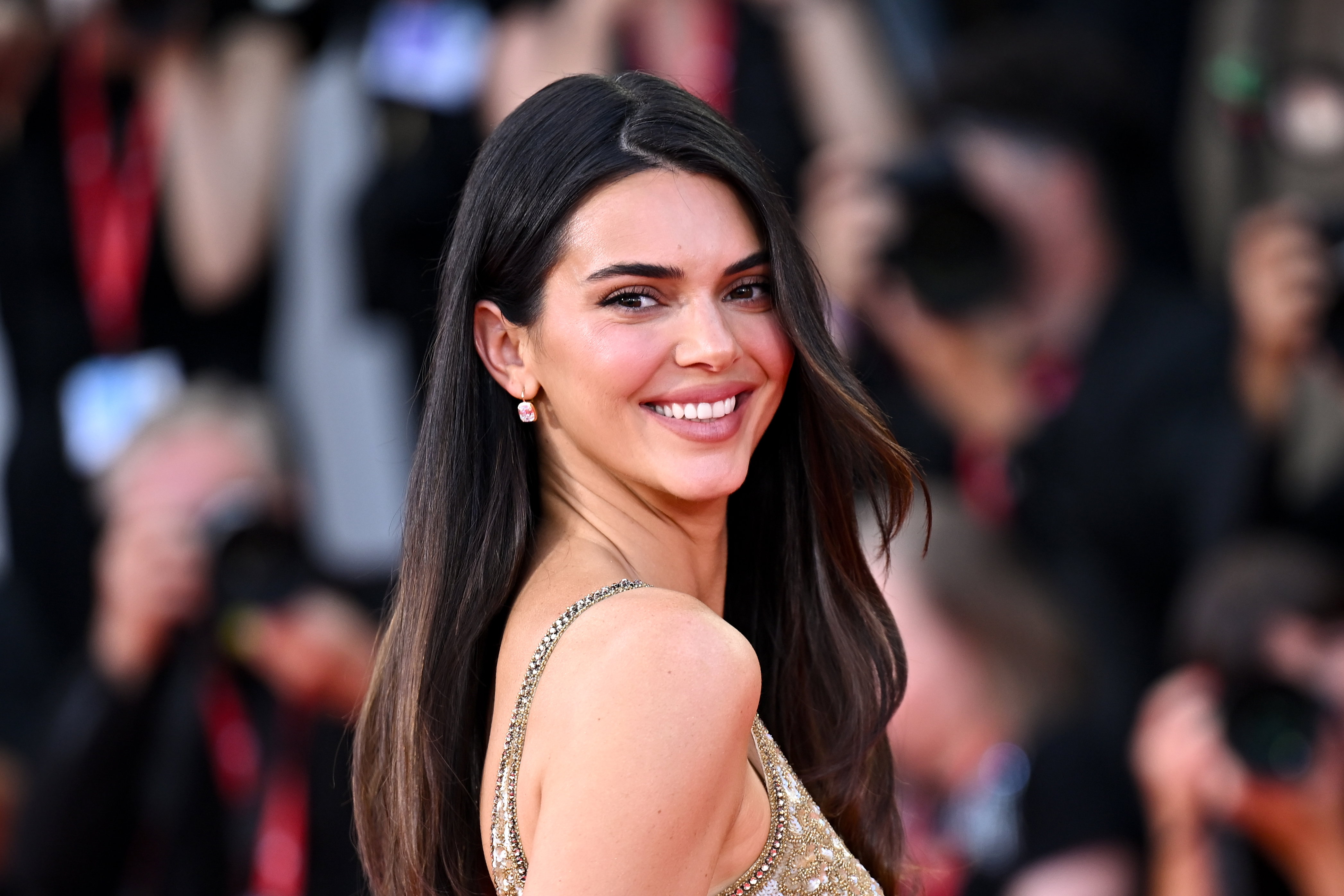 przedziałek zygzak Kendall Jenner