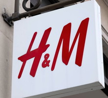 futrzana kurtka z watowanymi ramionami z H&M