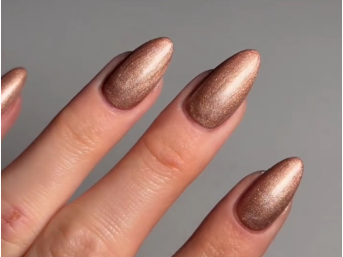 Champagne frost nails