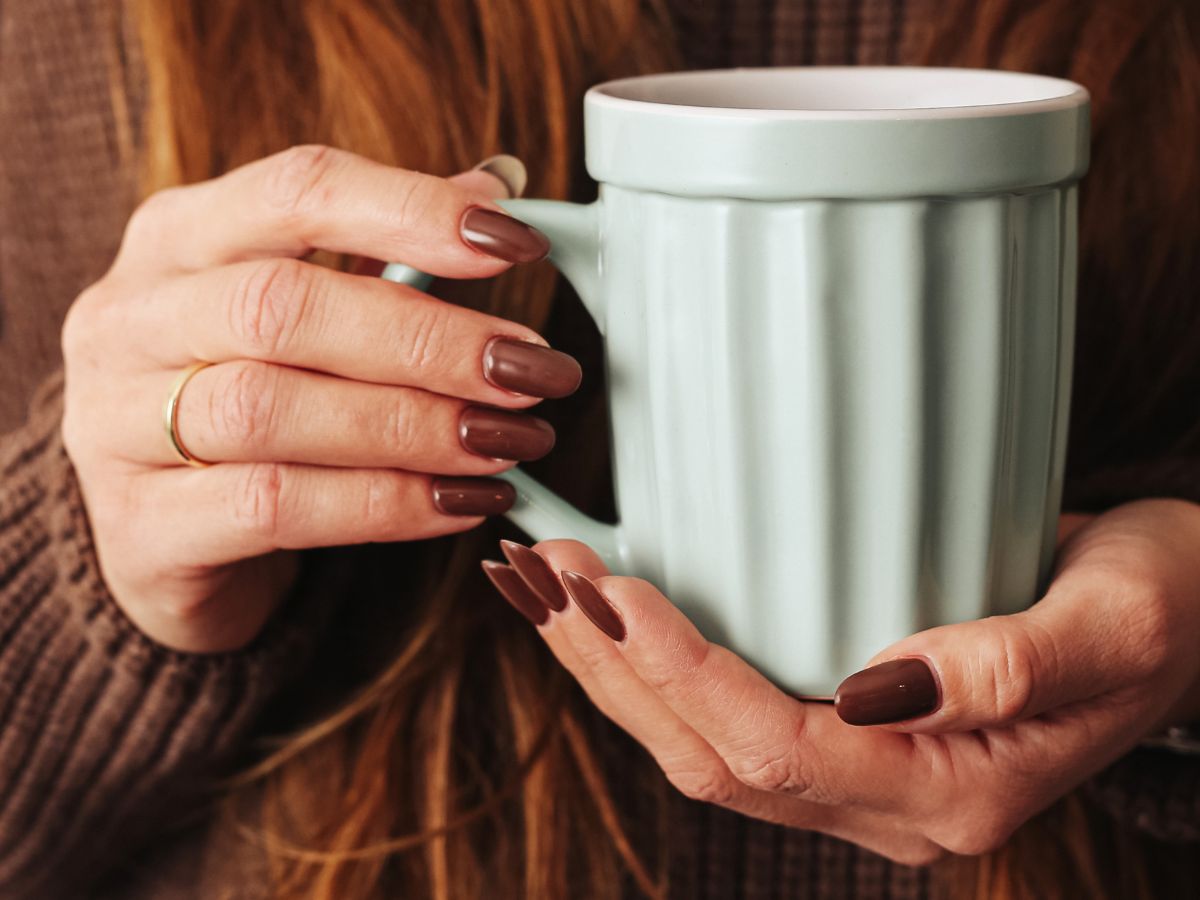 Jesienią 2026 „that girls” noszą espresso chrome