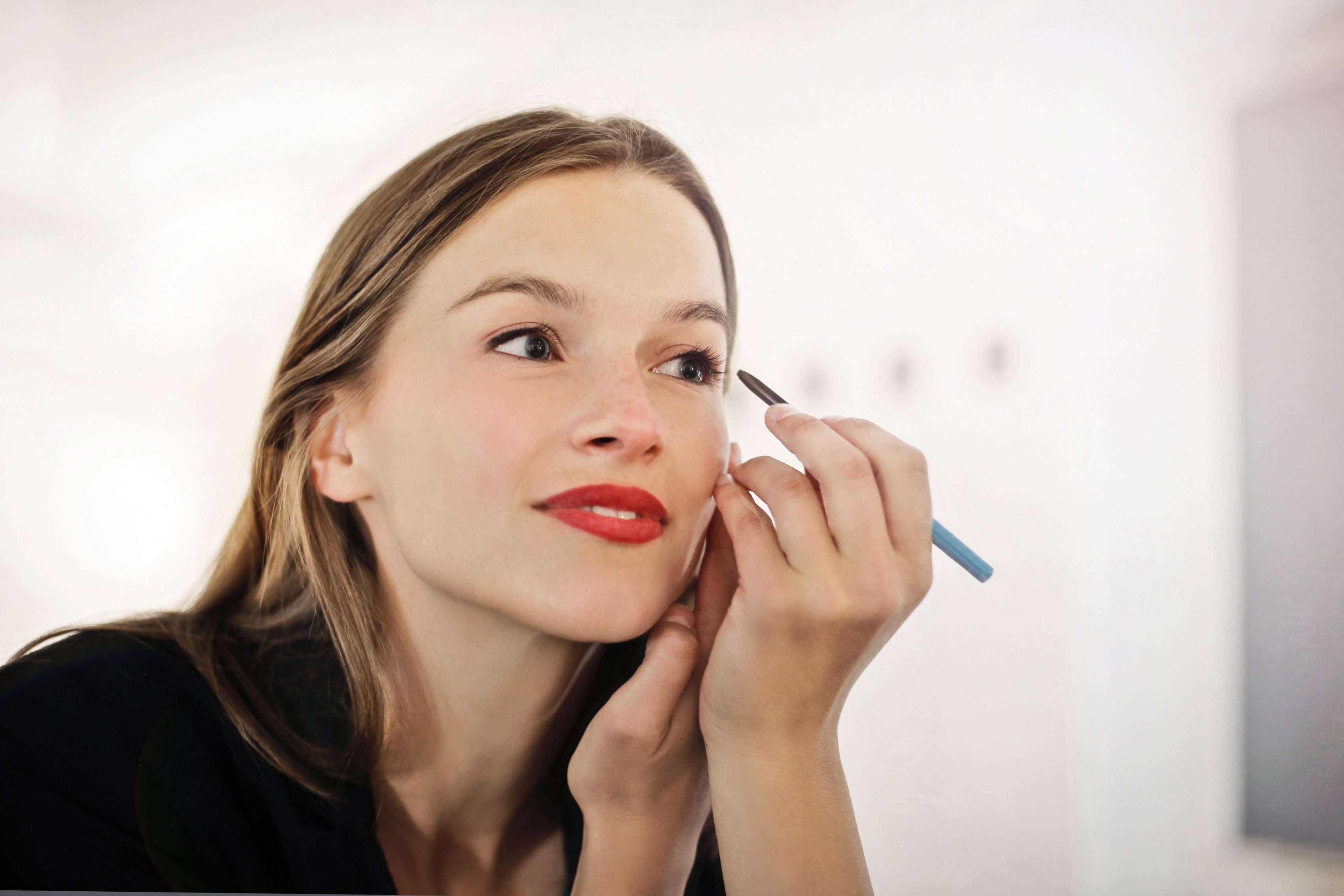 burgundowy eyeliner