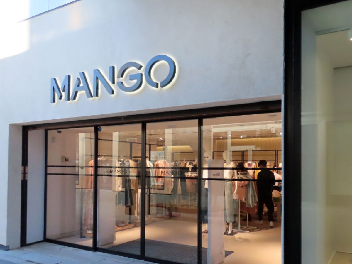 Spodnie z niskim stanem z Mango podbijają biurowe stylizacje