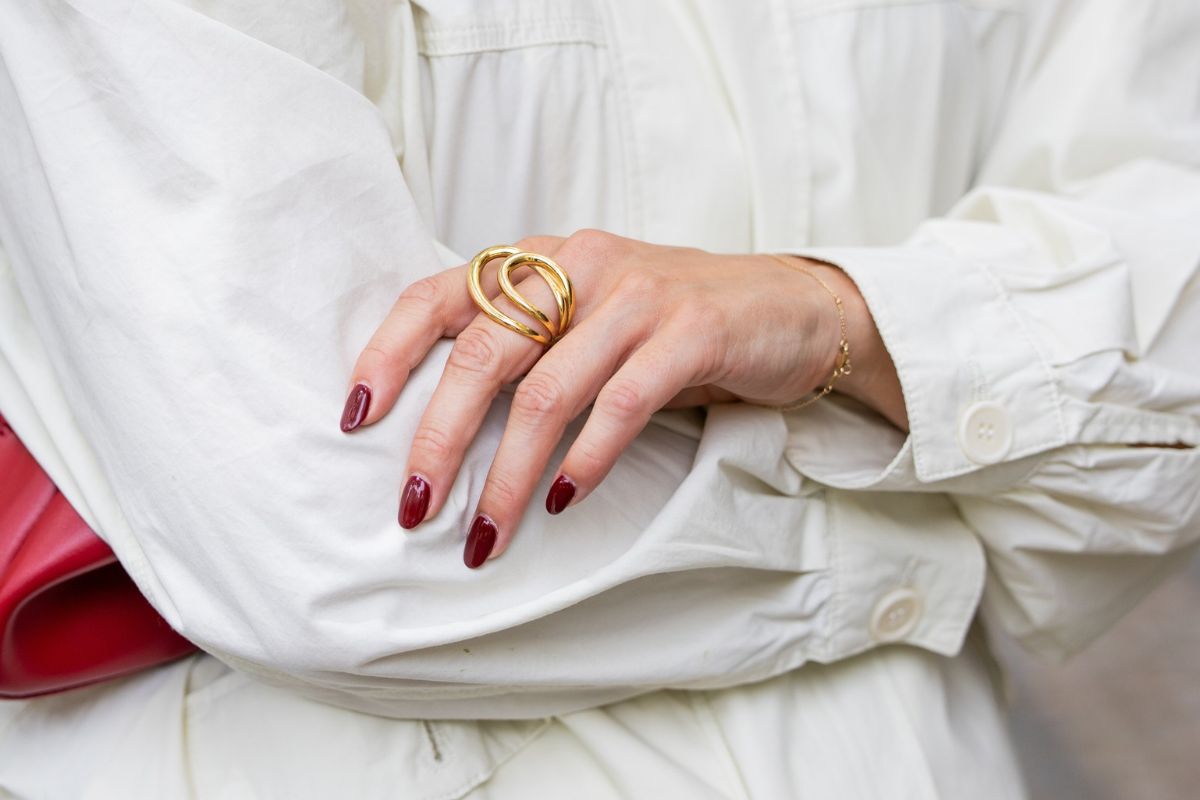 Manicure silver wine