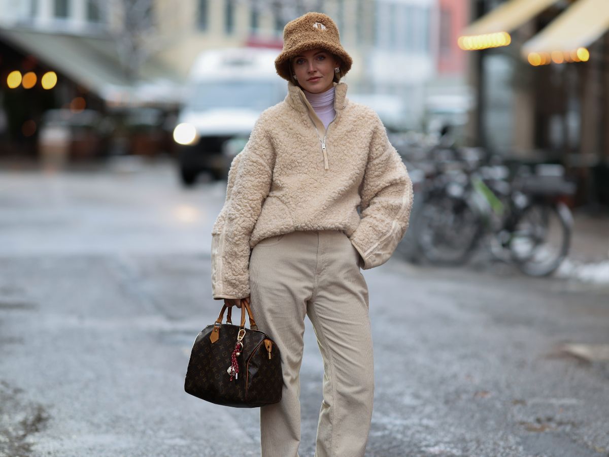 sweter z baranka z Mango