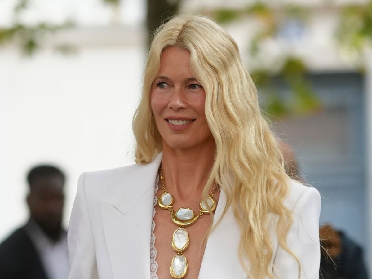 Claudia Schiffer kozaki slouchy jak z lat 70.