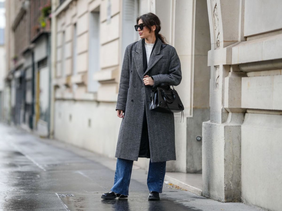 Płaszcz w jodełkę z Lidla to znak rozpoznawczy stylu "french chic"