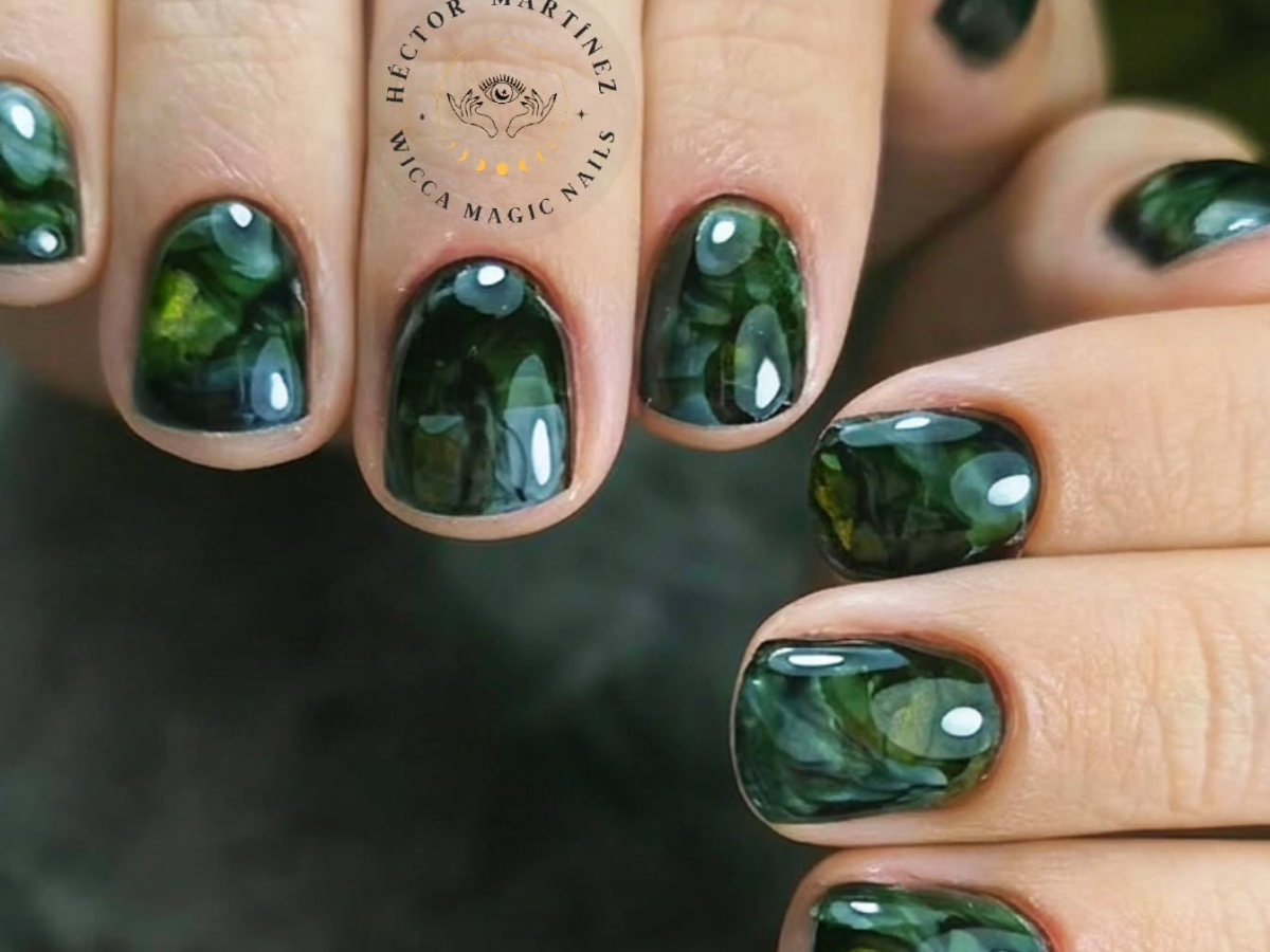 Earthy nails