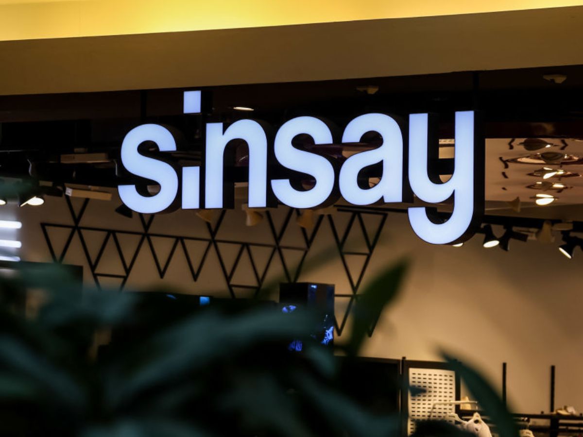 Koszula z Sinsay ze 100% wiskozą wygląda jak model marki premium