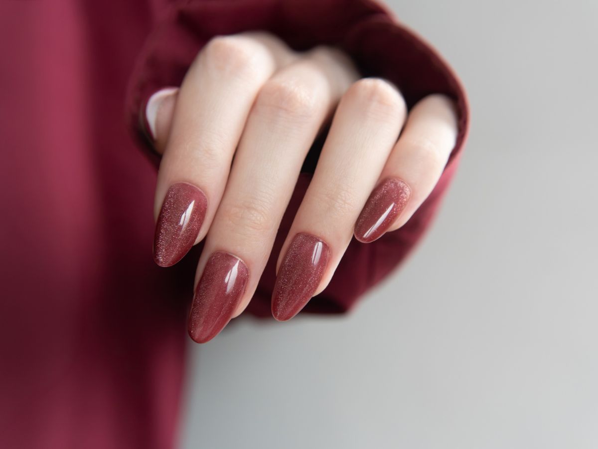 „Vampire nails” to najbardziej zmysłowa stylizacja