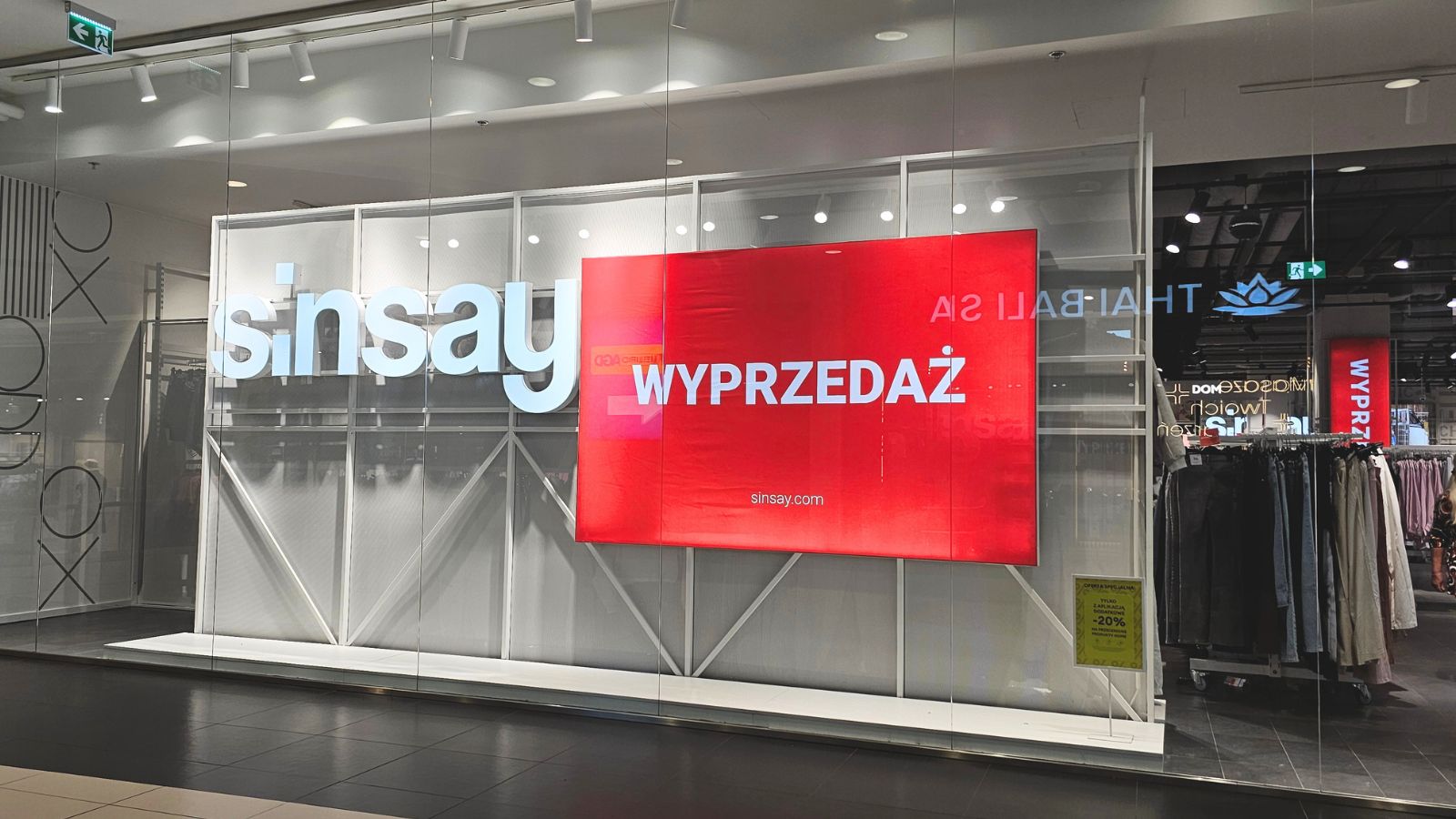 Torebka z Sinsay za 27 zł mogguje stylizacje