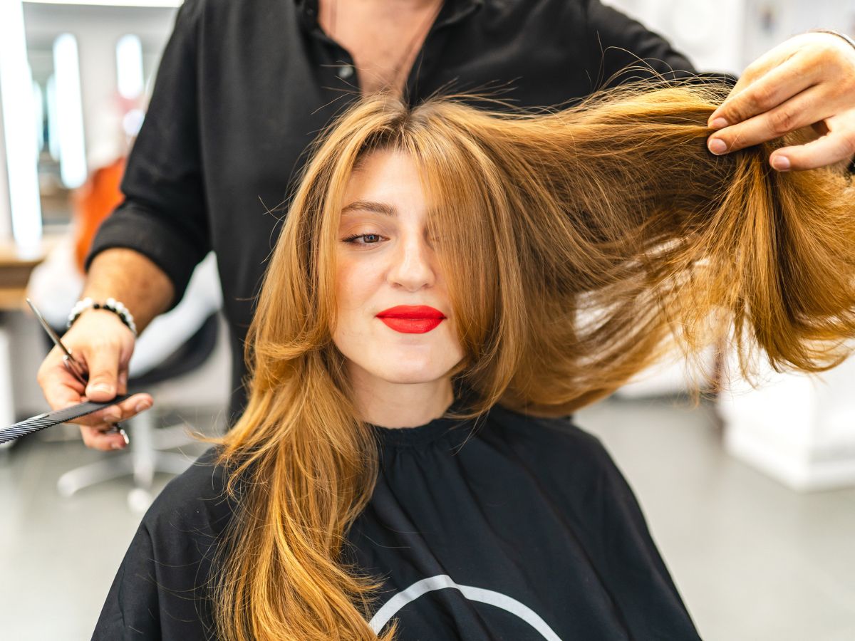 Cięcie "shag hair", to sposób fryzjerów na optyczną objętość