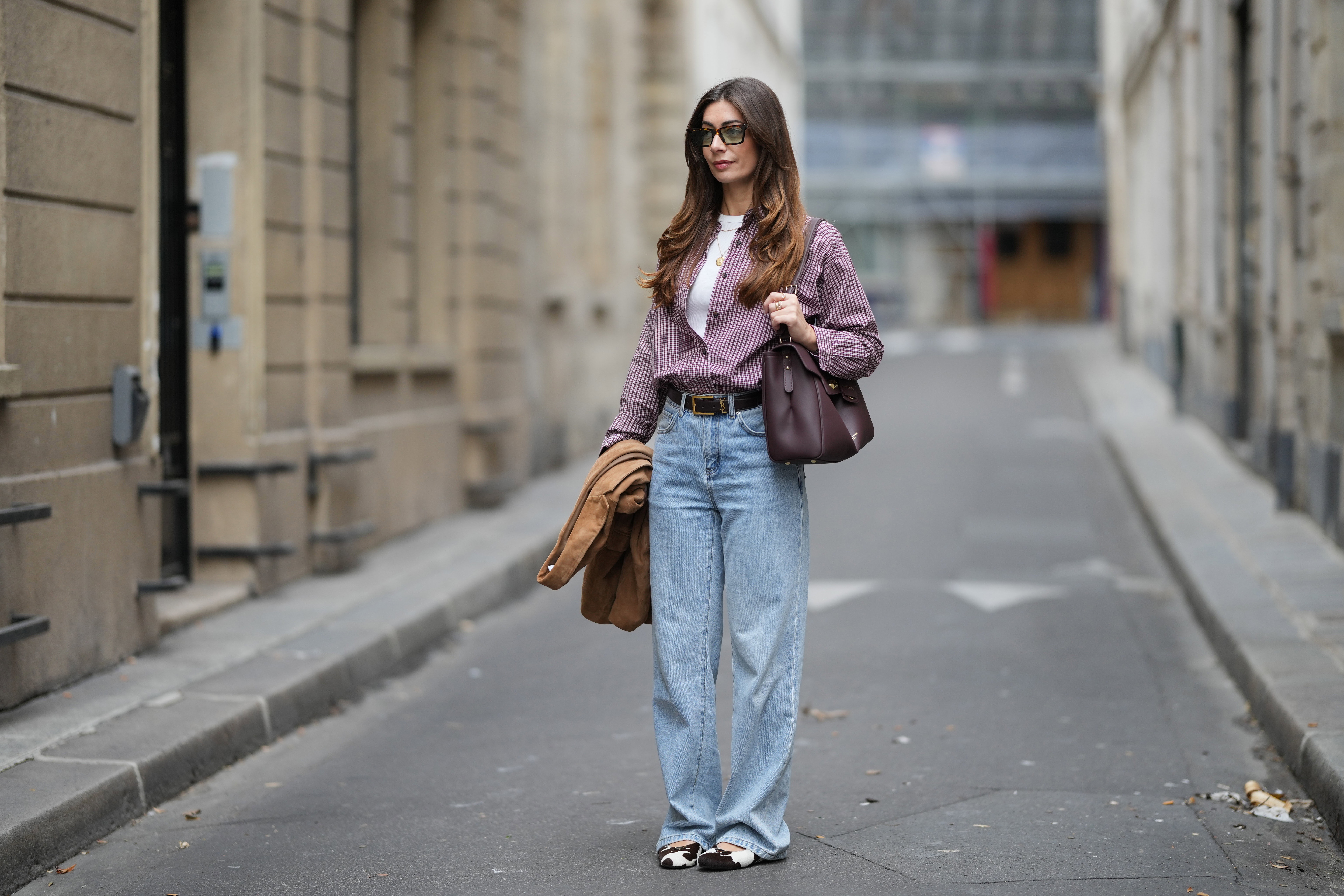 niebieskie jeansy