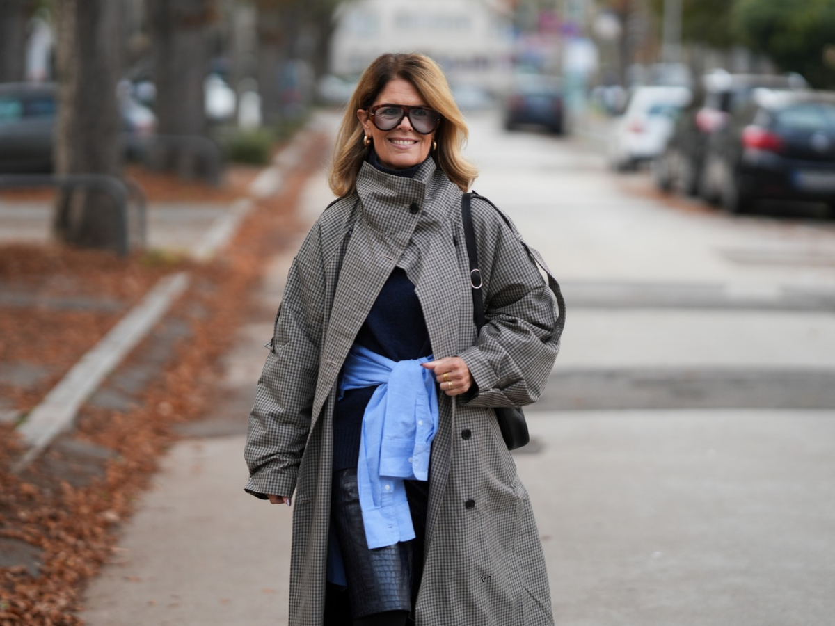 granatowy sweter na zimę