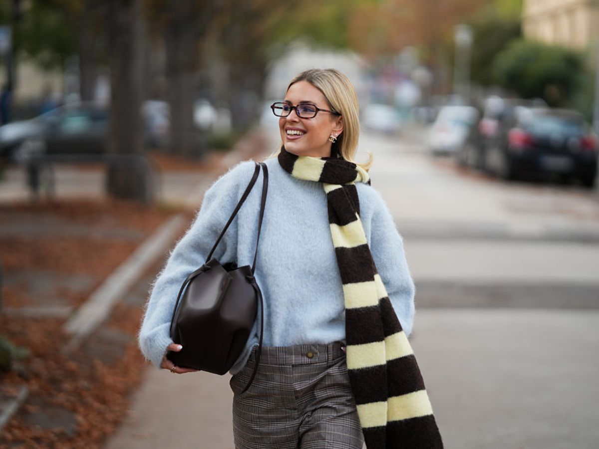Sweter ze 100% wełną z Reserved w kolorze dusty blue esencją "cozy chic"